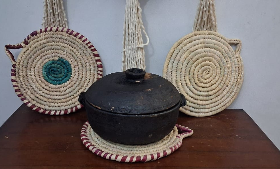 cooking pots